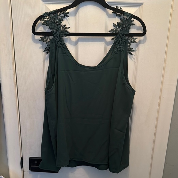 Elegant Green Sleeveless Top - Picture 5 of 6